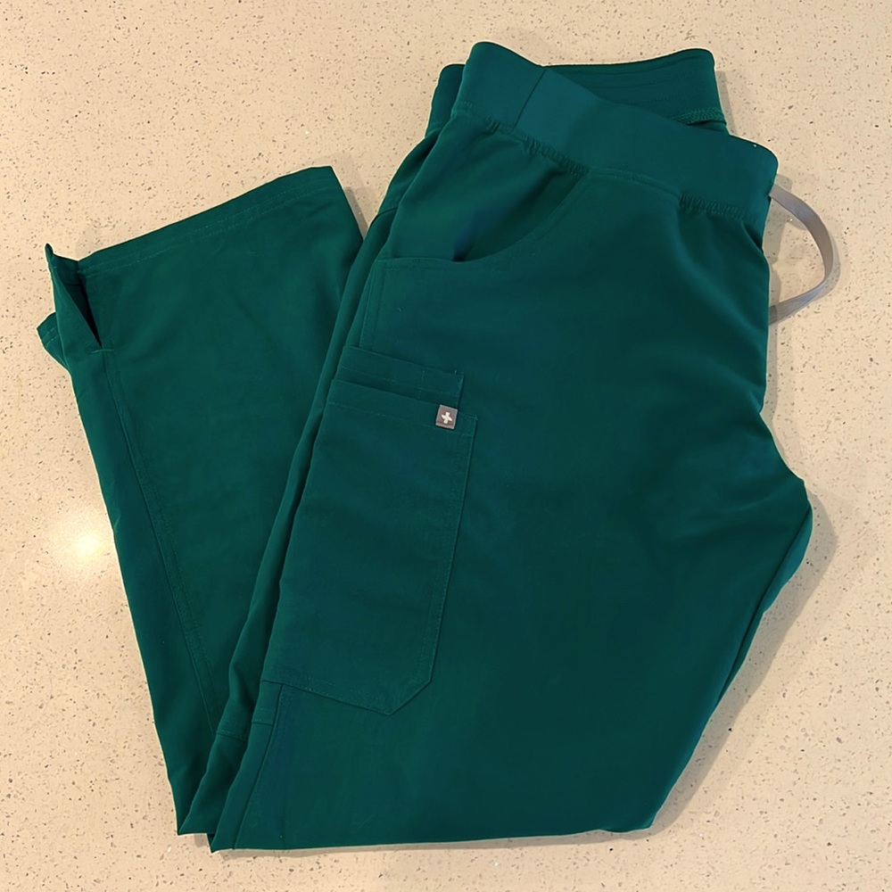 FIGS brand cargo style scrub bottom